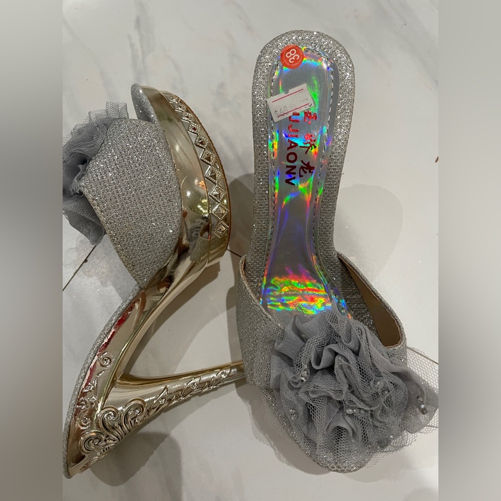 YUJIAONV FLOWER HEEL